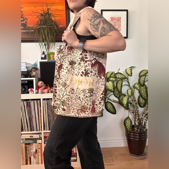 NWOT Christian Dior Tiger Pattern 2023 Model Tote Bag 13in x 14in from JAPAN - Picture 6 of 6